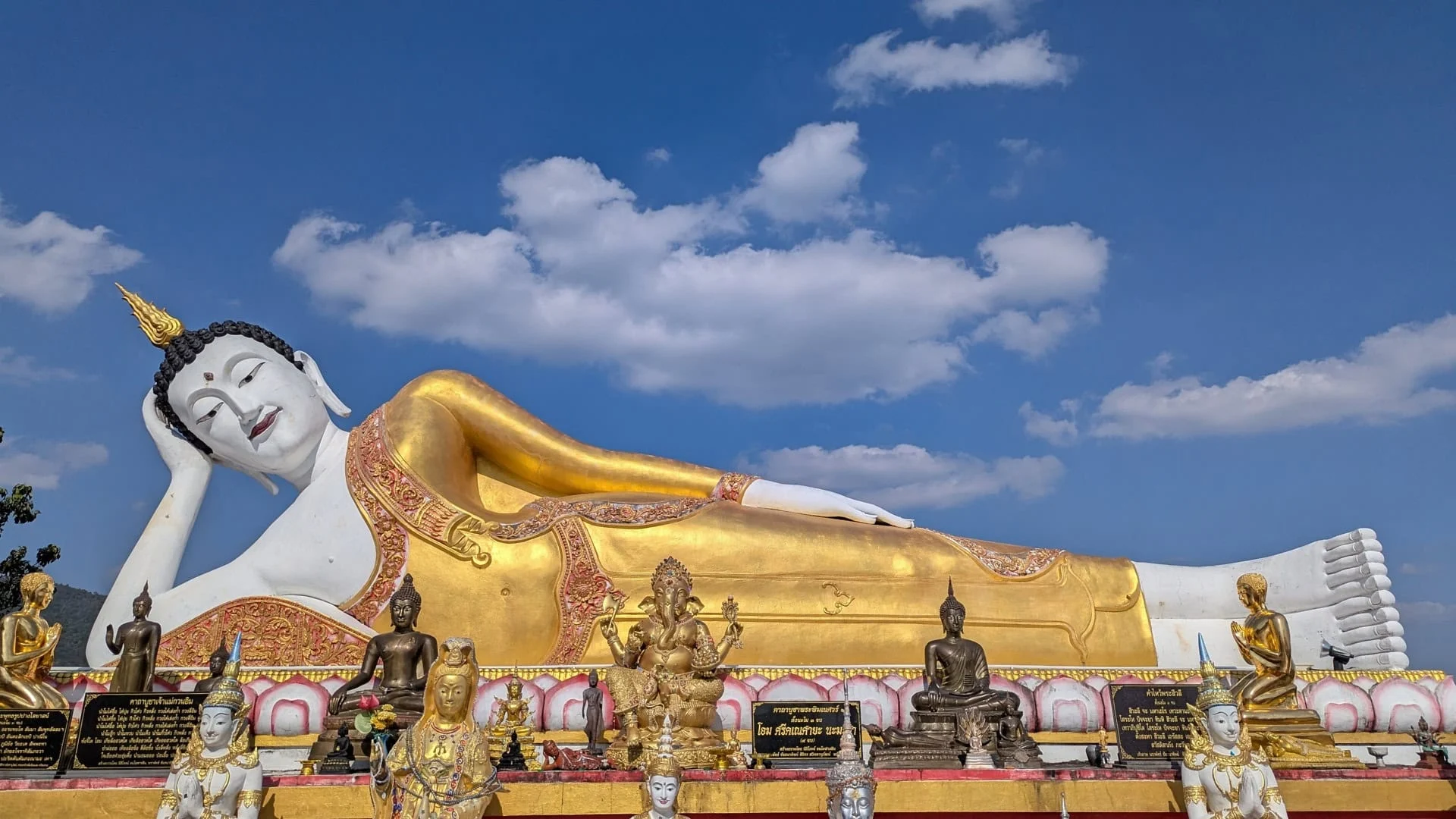 buddha sdraiato chiang mai