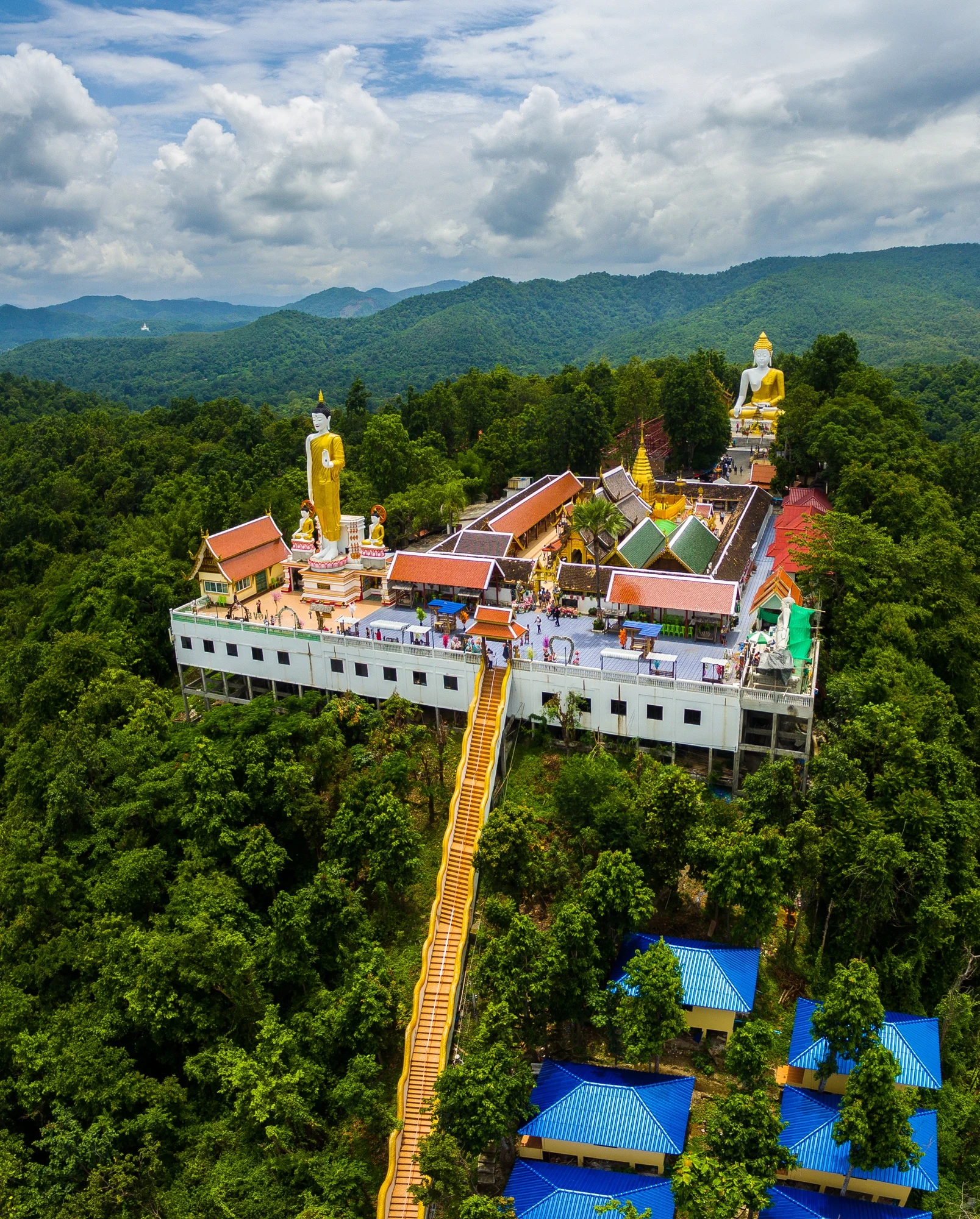 mountain-temple-chiang-mai-thailand_40024-27